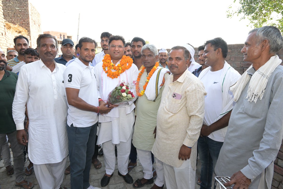 Tanwar_Indian's tweet photo. उचाना विधानसभा क्षेत्र के गांव दुडाणा, ड्योला, बधाना, कालता में 8 जून को जींद में प्रस्तावित @AamAadmiParty के तिरंगा यात्रा व रोड शो के लिए जनसंपर्क कर आमजन को @ArvindKejriwal जी व @BhagwantMann जी से मिलने और उनके विचार सुनने के लिए आमंत्रित किया। https://t.co/3hIK2k52xR