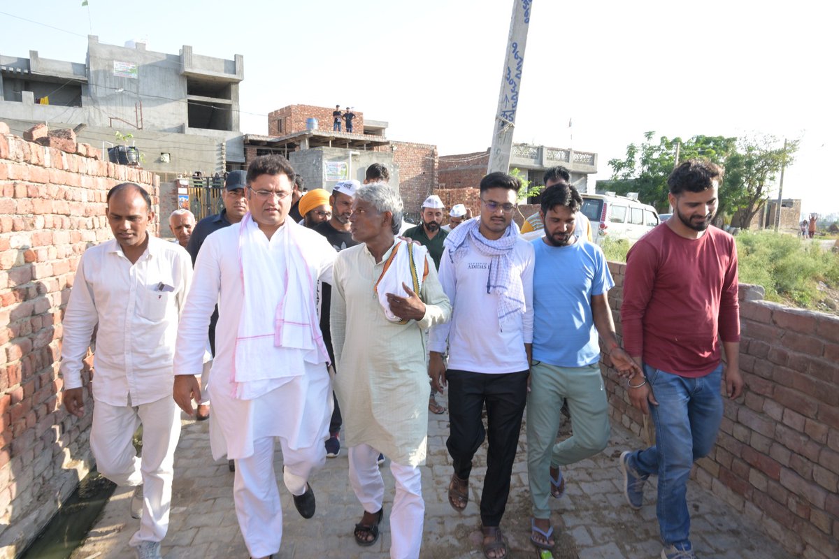 Tanwar_Indian's tweet photo. उचाना विधानसभा क्षेत्र के गांव दुडाणा, ड्योला, बधाना, कालता में 8 जून को जींद में प्रस्तावित @AamAadmiParty के तिरंगा यात्रा व रोड शो के लिए जनसंपर्क कर आमजन को @ArvindKejriwal जी व @BhagwantMann जी से मिलने और उनके विचार सुनने के लिए आमंत्रित किया। https://t.co/3hIK2k52xR
