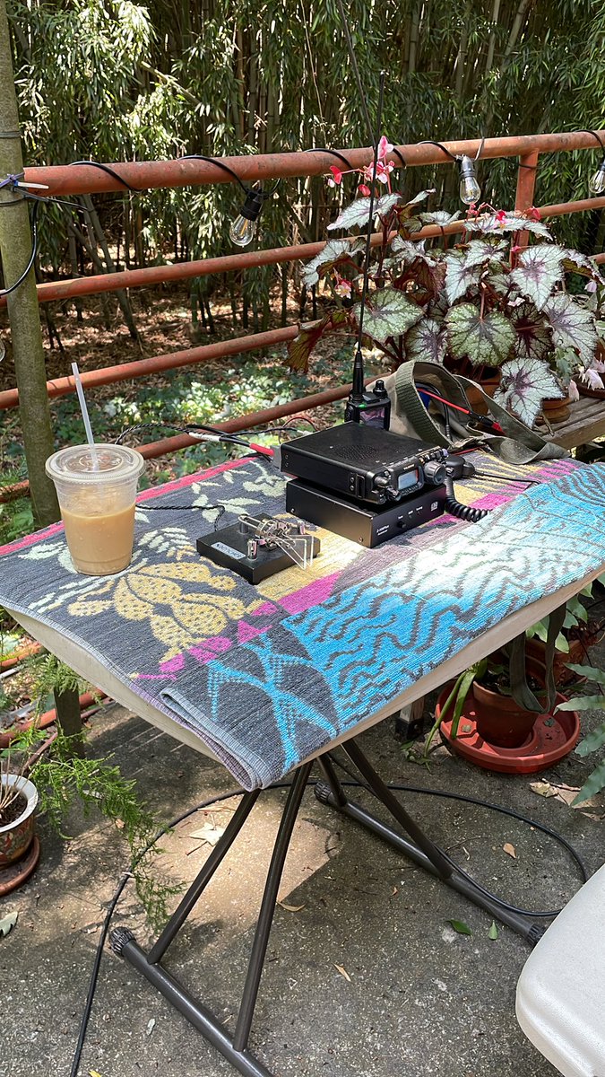 ki4kgk's tweet photo. More QRPing on the back deck.
#hamradio #qrp #cw4ever #hf #ssb #outside #yaesuft818 https://t.co/AsscYJ7phJ