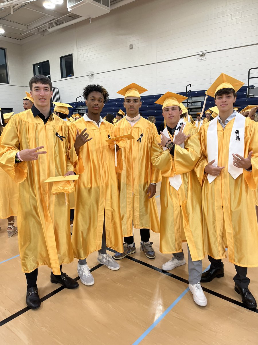 Happy graduation day to the @SJVHS class of 2023.

A special congratulations to these 5 👨‍🎓

#HARDWORK