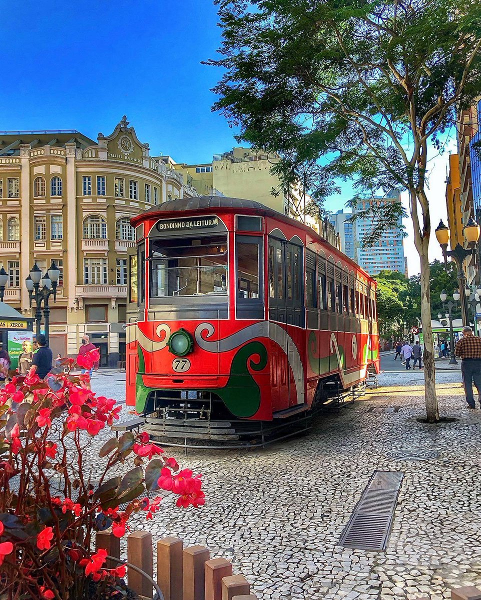AmarCuritiba's tweet photo. Como está seu sábado? 😁

📷 @carolmoraski
= = = = = =
📍 Calçadão da XV https://t.co/FzqtpN5TRM