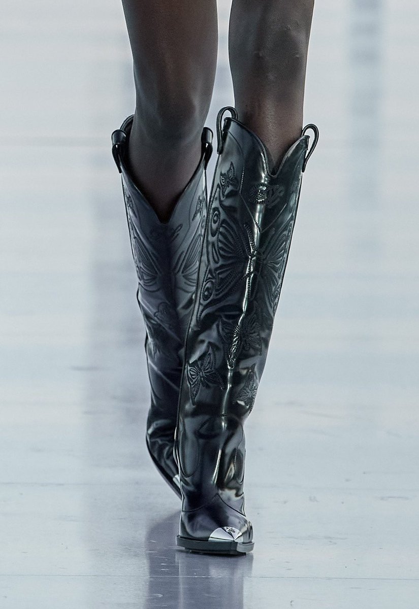 badestoutfit's tweet photo. versace butterfly boots https://t.co/vZ0NB9Gr2x
