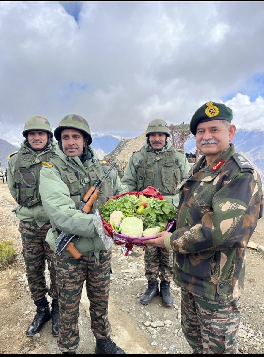 Extremely Thoughtful Gesture on the Part of Northern Army Commander.

Fresh Vegetables Enjoyed on Daily Basis by All is a Luxury for Troops Deployed in High Altitude Areas.
#IndianArmy #NorthernCommand