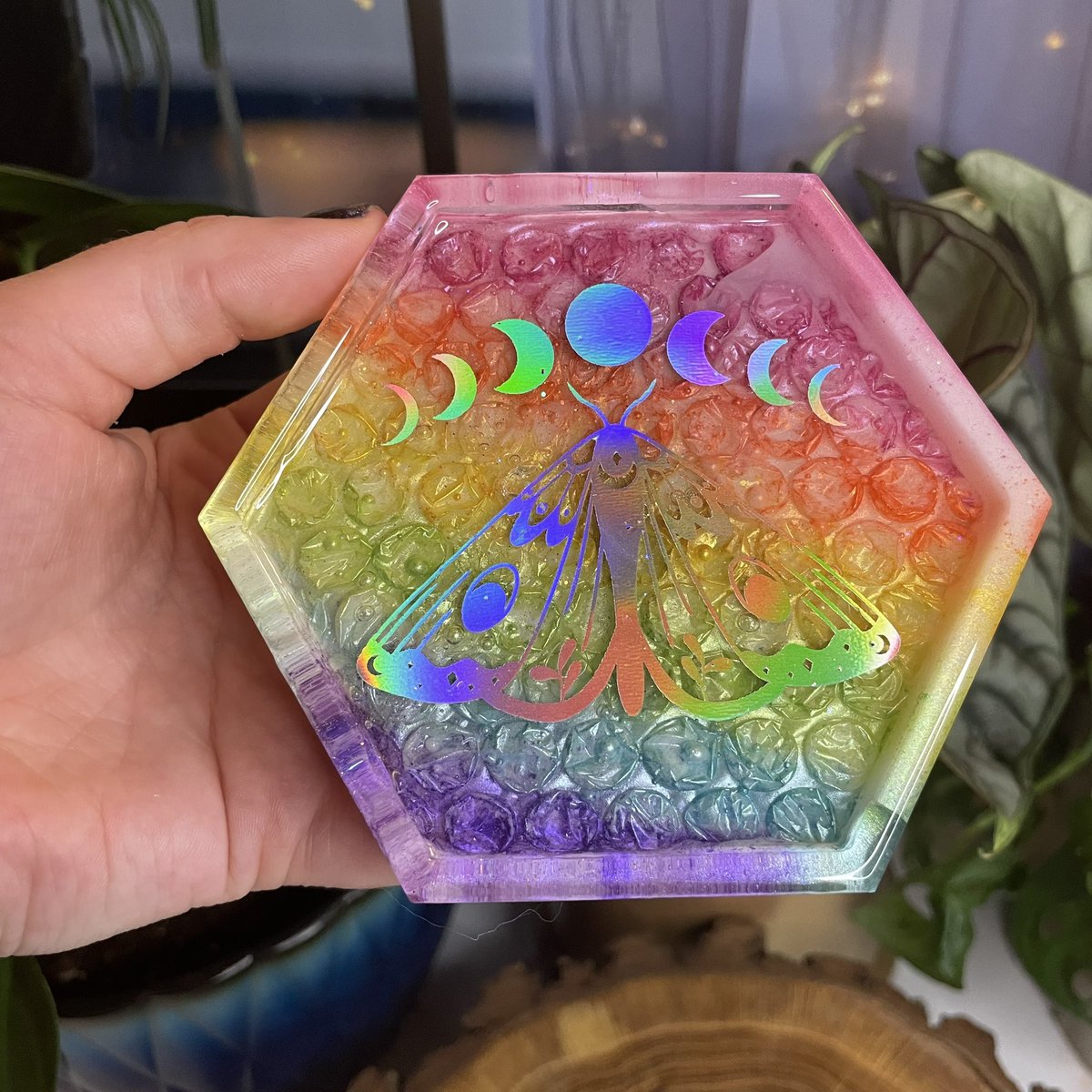 new additions to the shop🐝💖🌈✨

these nature filled and inspired, functional, and colourful pieces are perfect to bring some joy into your life💛🌞 

there are also a few items 25% off at the moment as well, check it out! 

etsy.com/ca/shop/NikkiL…