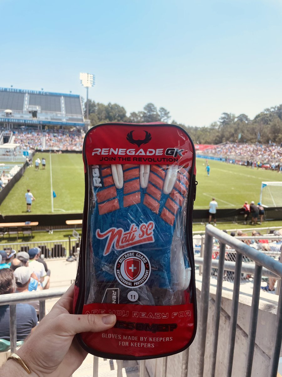 thenatisc's tweet photo. GIVEAWAY

Want to win a free pair of custom Nati SC gloves by @RenegadeGk?

To enter:

- Follow @thenatisc @RenegadeGk &amp; @TST7v7 
- Like and retweet this tweet

Winner will be randomly selected. Entries close tomorrow at 12pm est. https://t.co/raCc92Jihi