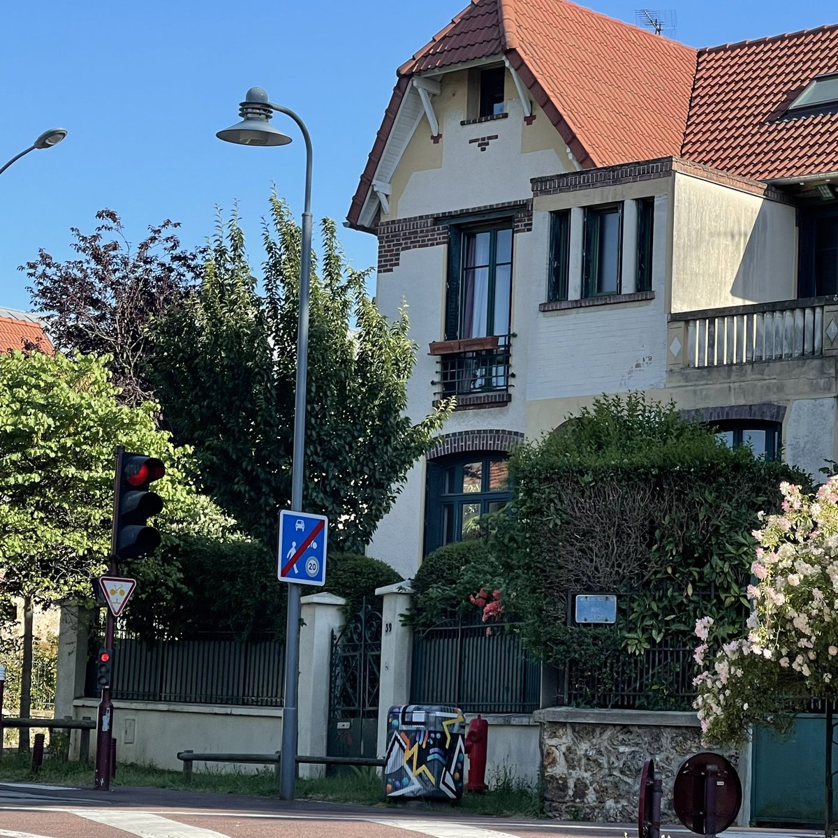 Scx_Flo's tweet photo. Y a pas à dire… une petite touche de #TimMarsh dans @Ville_de_Sceaux cela le fait 😉

Insta @Tim_m4rsh https://t.co/Lp4eVkmuBb