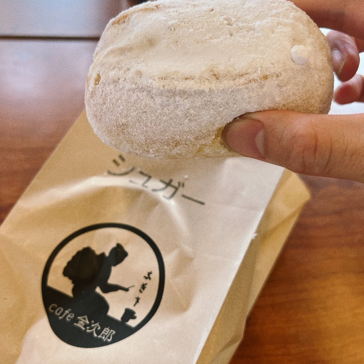 nekota_life's tweet photo. 道の駅にで揚げパン食べてたら
お店に入っていい子に座ってた！

#日常垢 #日常垢さんと繋がりたい
#雑多垢 #雑多垢さんと繋がりたい https://t.co/a3oSB9E9hh