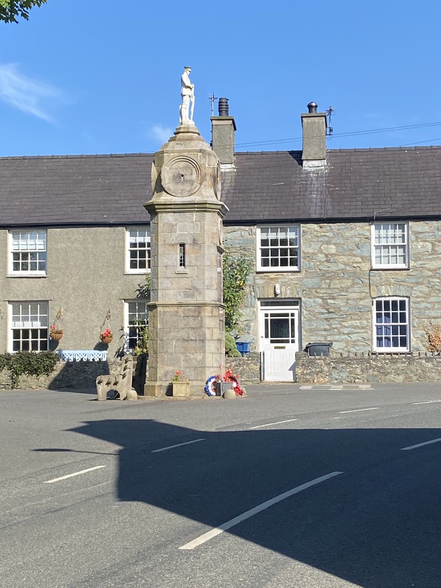 Megthelibraria1's tweet photo. War memorial #Llanfechell #Anglesey #warmemorials https://t.co/FbWTpHCmnX