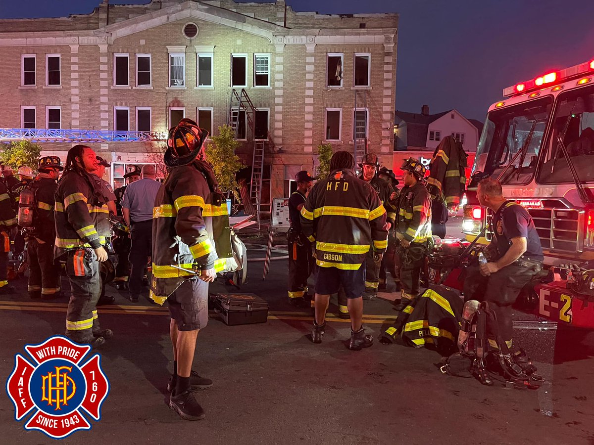 upffa's tweet photo. June 3, 2023: Hartford, Connecticut - Eight people are without a home after a structure fire in the Upper Albany neighborhood of Hartford early Saturday morning, according to the Hartford Fire Department.
https://t.co/uxoinbUIM7
#upffa #iaff https://t.co/mJwGZ4seDX