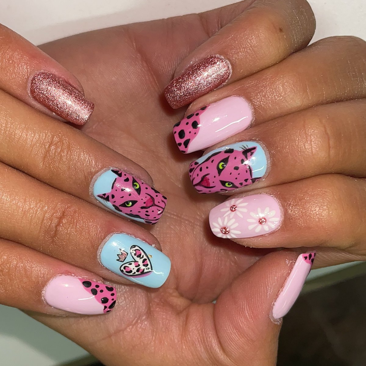 LauraAGil97's tweet photo. Día 3 presumiendo las uñas lindas que hago hehe ❤️‍🔥 https://t.co/fIjvhAjOrn