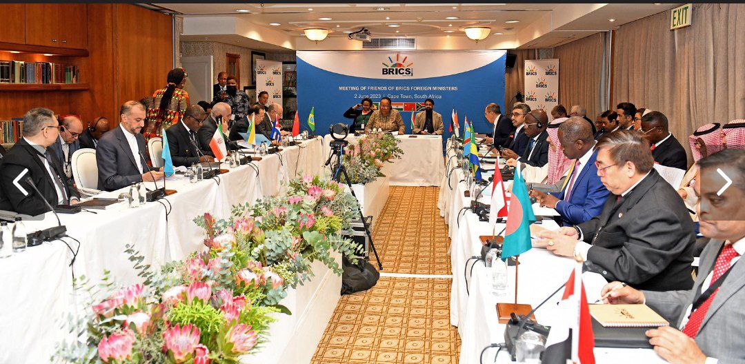 Le Ministre des Affaires Etrangères <a href="/HermanImmongaul/">Hermann Immongault</a> a participé le  2 juin 2023 à la réunion des amis des Ministres des Affaires étrangères des #BRICSza en Afrique du Sud.
Retour en images de cette participation.📷: Jacoline Schoonees/DIRCO  on Flickr ➡️ flickr.com/photos/1979609