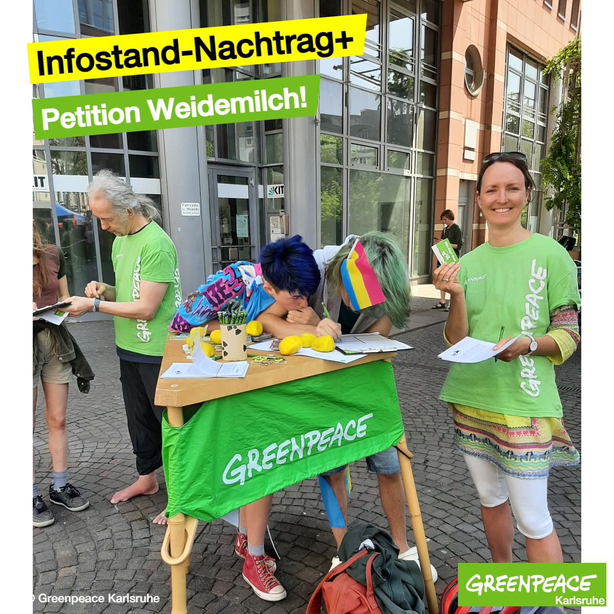 greenpeace_ka's tweet photo. Infostand: Am Samstag haben wir Unterschriften für #Weidemilch gesammelt. Fordere auch du von Landwirtschaftsminister @cem_oezdemir rechtliche Vorgaben für alle Rinder: mehr Platz im Stall, keine Anbindehaltung, mehr Gras + weniger Kraftfutter Petition: https://t.co/34YCd9p6SM https://t.co/G42tUCwVYK