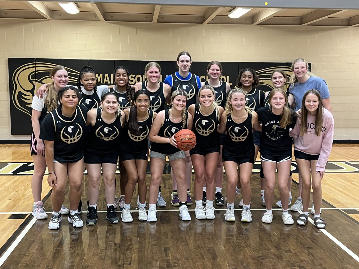 LadyMavHoops's tweet photo. End of Great Team Camp Week
☑️ High Level ENERGY for 4 Days
☑️ Selfless We > Me Basketball
☑️ Defensive Identity Established
☑️ Offensive Foundation Laid
☑️ Post Camp Pool Party

Work to do between now and November but this group has potential to be special! #LetsWork #WeOverWe https://t.co/2LJ8NVen7H