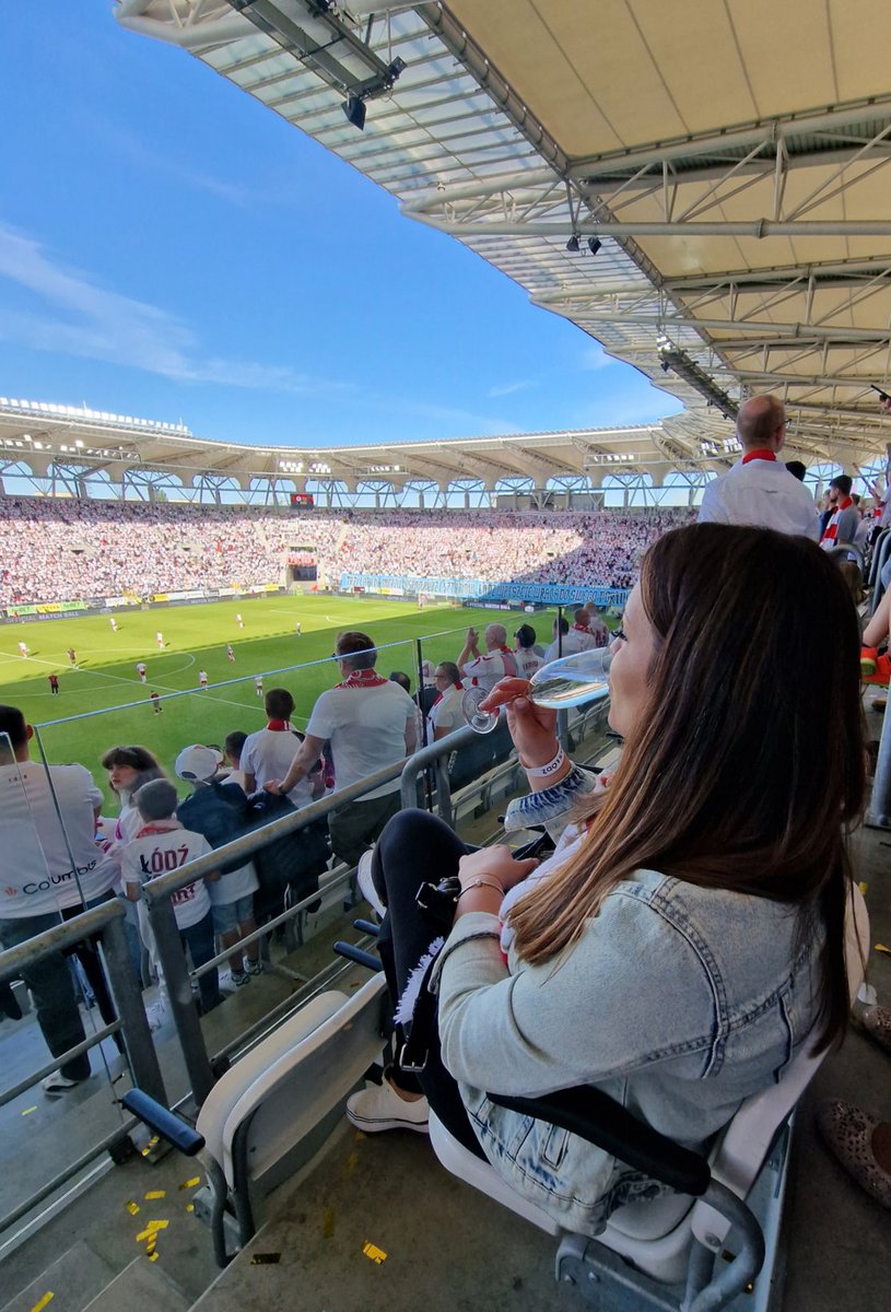 Pięknie jest #Łodzianie 🥂
#Ekstraklasa 
<a href="/LKS_Lodz/">ŁKS Łódź</a> 🔥