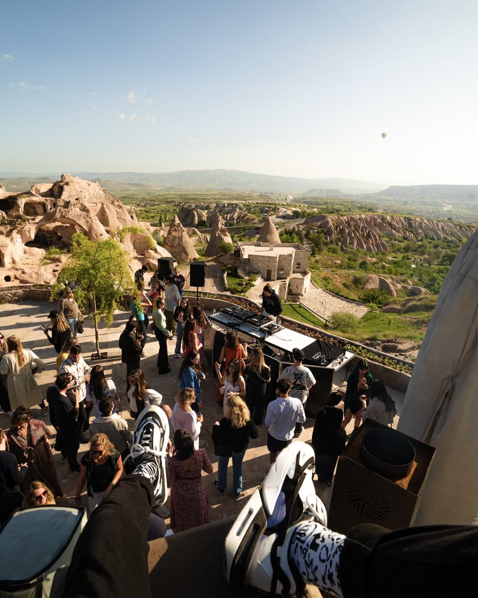 Everything starts with people. And during Vivel we have shown that your vibe attracts your tribe ✨

As a network we will continue to build upon that to create a ripple effect that will create a movement around the vision of connection, co-creation and beautiful locations ✈️