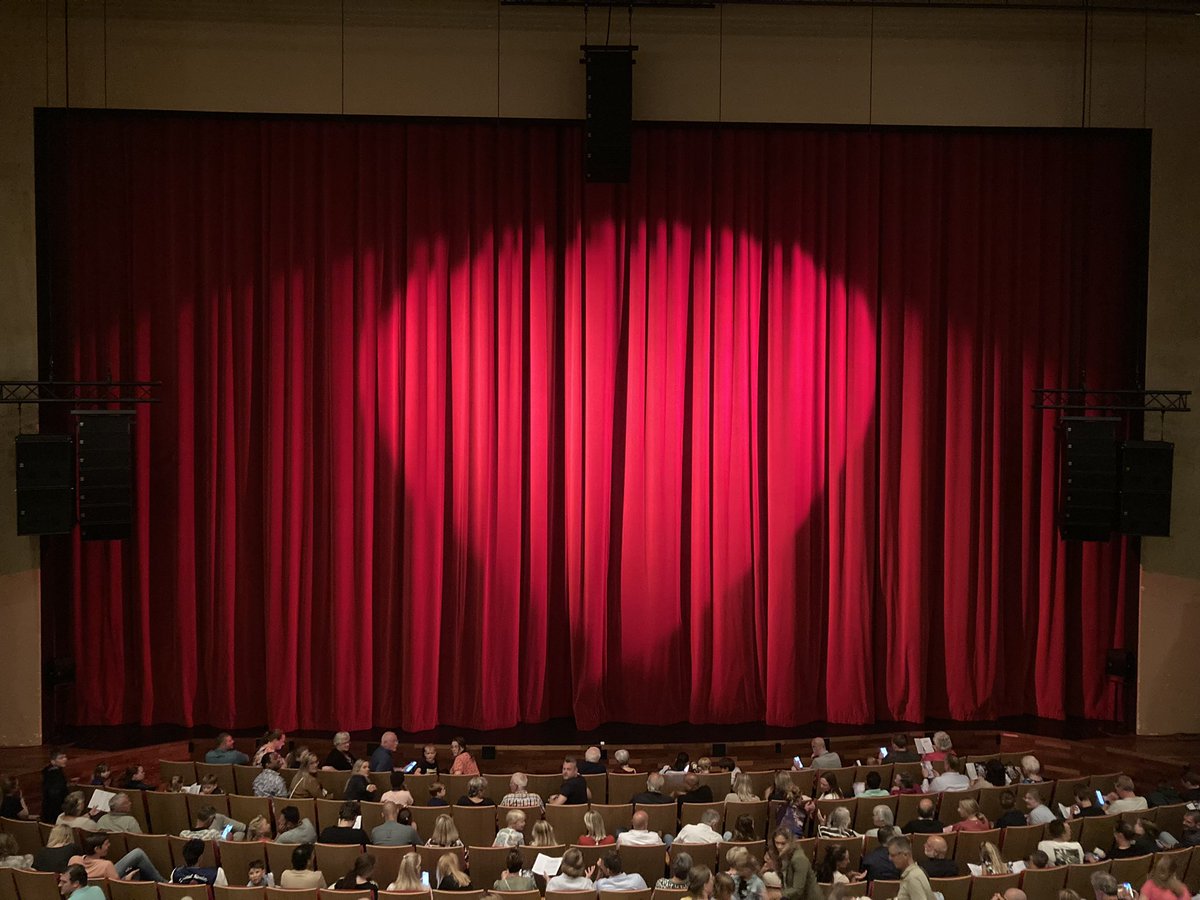 #danskwartier #DNK #Aliceinwonderland #balletvoorstelling 
Als trotse papa avondje genieten.