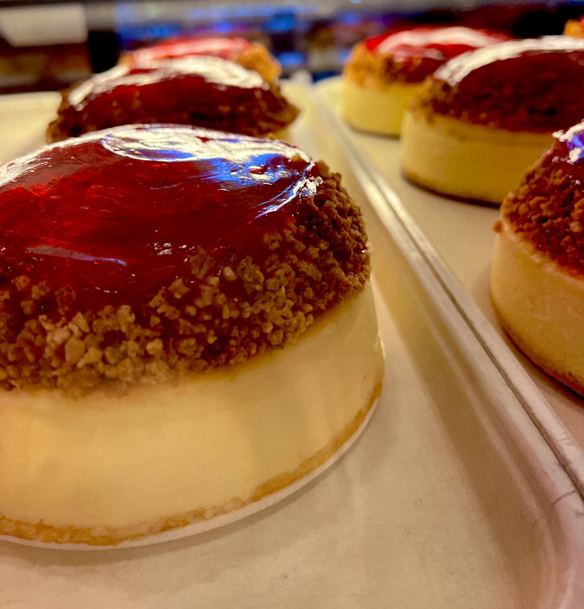 brentito86's tweet photo. My absolute must-do when in #NYC is to get cheesecake from Juniors. It’s the best cheesecake on the planet imo.
Still got a few hours here though and I’m open to suggestions. What is your must-have item when visiting New York?
#WheninNY https://t.co/n9g6w9799R