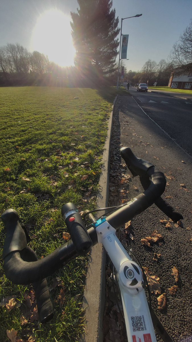 diegn90's tweet photo. Choose the 🚲
#WorldBicycleDay2023 https://t.co/qs0MqJPXoS
