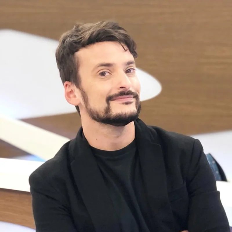 bchartsnet's tweet photo. Jornalista da UOL, Fefito diz que turnê de Taylor Swift terá mais demanda do que Beyoncé no Brasil: "A Beyoncé é nichada, é uma diva muito gay, muito pop. A Taylor Swift é de A a Z: todo mundo ama!" https://t.co/inUjoaNAWK