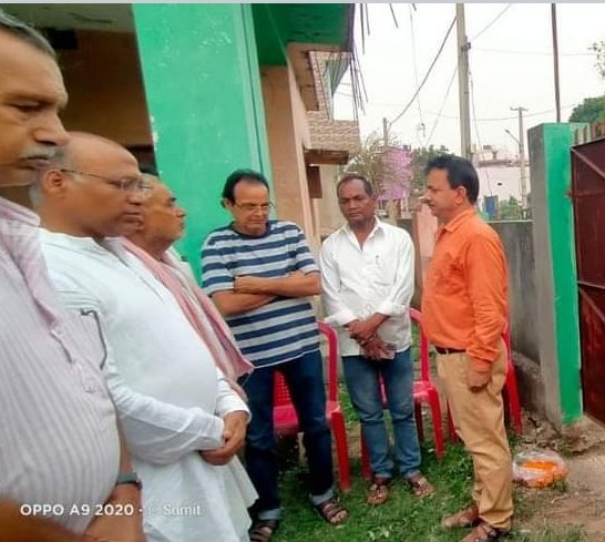officeOfManojCh's tweet photo. सरायकेला छऊ आर्टिस्ट एसोसिएशन के साथ सदी के भीषण #रेल_हादसे मैं जान गंवाने वाले मृतकों के पीड़ित परिवारों के प्रति गहरी संवेदना प्रकट की, उपस्थित सबों ने मृतकों की आत्मा शांति के लिये दो मिनट का मौन रखा।

#विनम्र_श्रद्धांजलि https://t.co/VI91JwEaMA