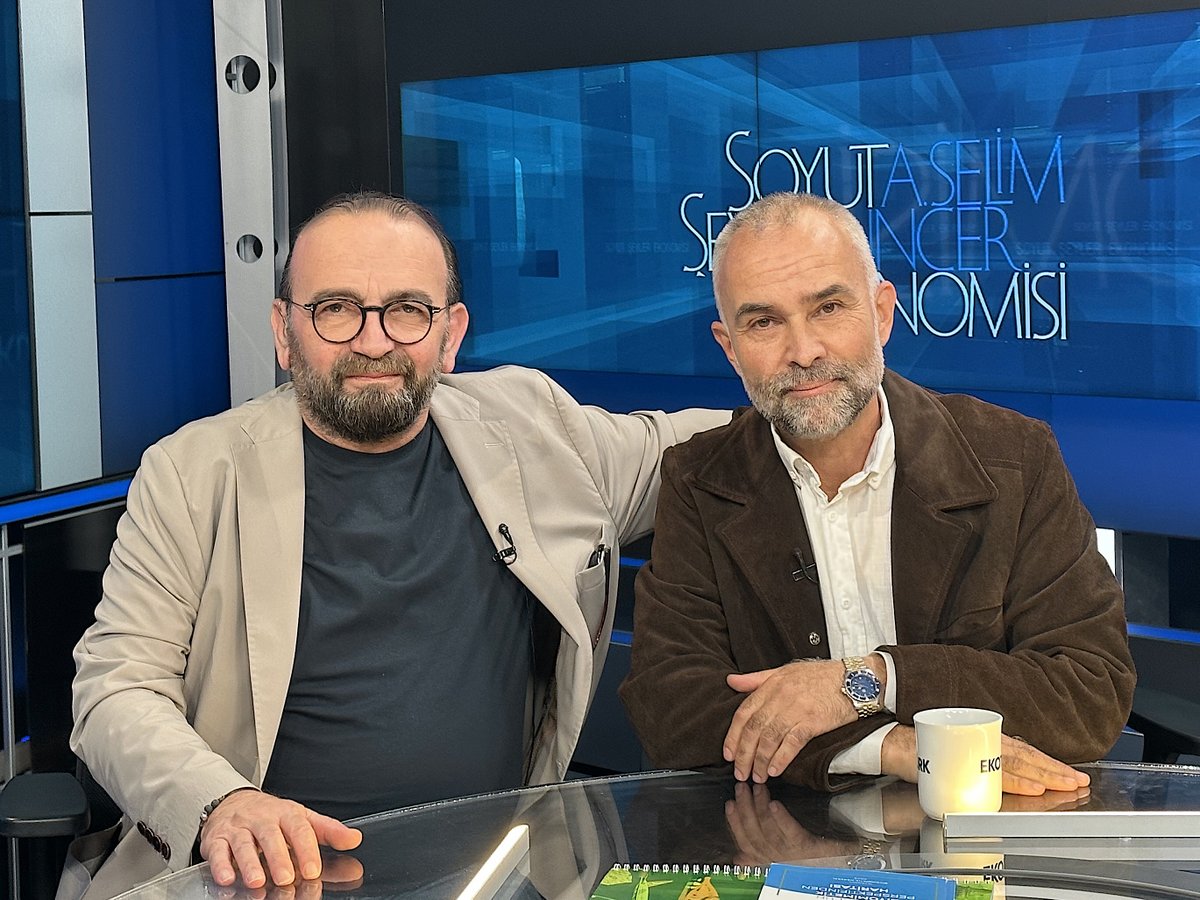 selimtuncer's tweet photo. Birazdan başlıyoruz. Soyut Şeyler Ekonomisi’ne bu akşam Endüstri Mühendisi, Yönetim Danışmanı, Organik Kozmetik Üreticisi, Düşün Taşın Derneği Yüksek İstişare Heyeti Üyesi ve Biyomimetik Merkezi Proje Koordinatörü Dr. Ahmet Talat Us konuk oluyor. Us ile tasarım, mimari, havacılık, denizcilik, tekstil vb. bir çok sektöre ilham kaynağı olan biyomimetik yaklaşım ve bu yaklaşımın günümüz teknolojisi ile birleştiğinde ortaya çıkan inovatif değerleri, biyomimetik alanındaki  gelişmeleri ve bu yaklaşımın insanlık tarihindeki izleri üzerine konuşacağız. 21:00’de, Ekotürk’te. Bekleriz. @BiyomimetikMer @SoyutSeyler @Ekoturktv