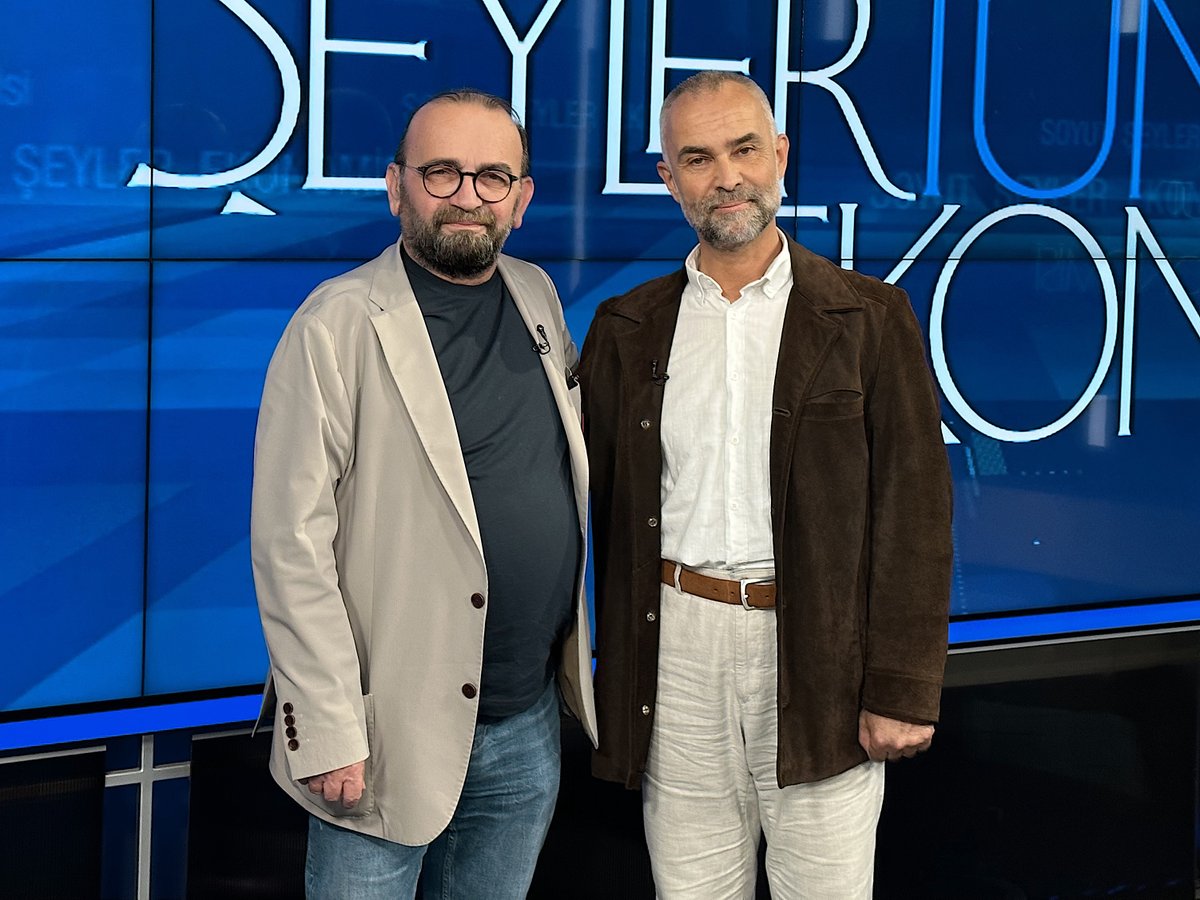 selimtuncer's tweet photo. Birazdan başlıyoruz. Soyut Şeyler Ekonomisi’ne bu akşam Endüstri Mühendisi, Yönetim Danışmanı, Organik Kozmetik Üreticisi, Düşün Taşın Derneği Yüksek İstişare Heyeti Üyesi ve Biyomimetik Merkezi Proje Koordinatörü Dr. Ahmet Talat Us konuk oluyor. Us ile tasarım, mimari, havacılık, denizcilik, tekstil vb. bir çok sektöre ilham kaynağı olan biyomimetik yaklaşım ve bu yaklaşımın günümüz teknolojisi ile birleştiğinde ortaya çıkan inovatif değerleri, biyomimetik alanındaki  gelişmeleri ve bu yaklaşımın insanlık tarihindeki izleri üzerine konuşacağız. 21:00’de, Ekotürk’te. Bekleriz. @BiyomimetikMer @SoyutSeyler @Ekoturktv