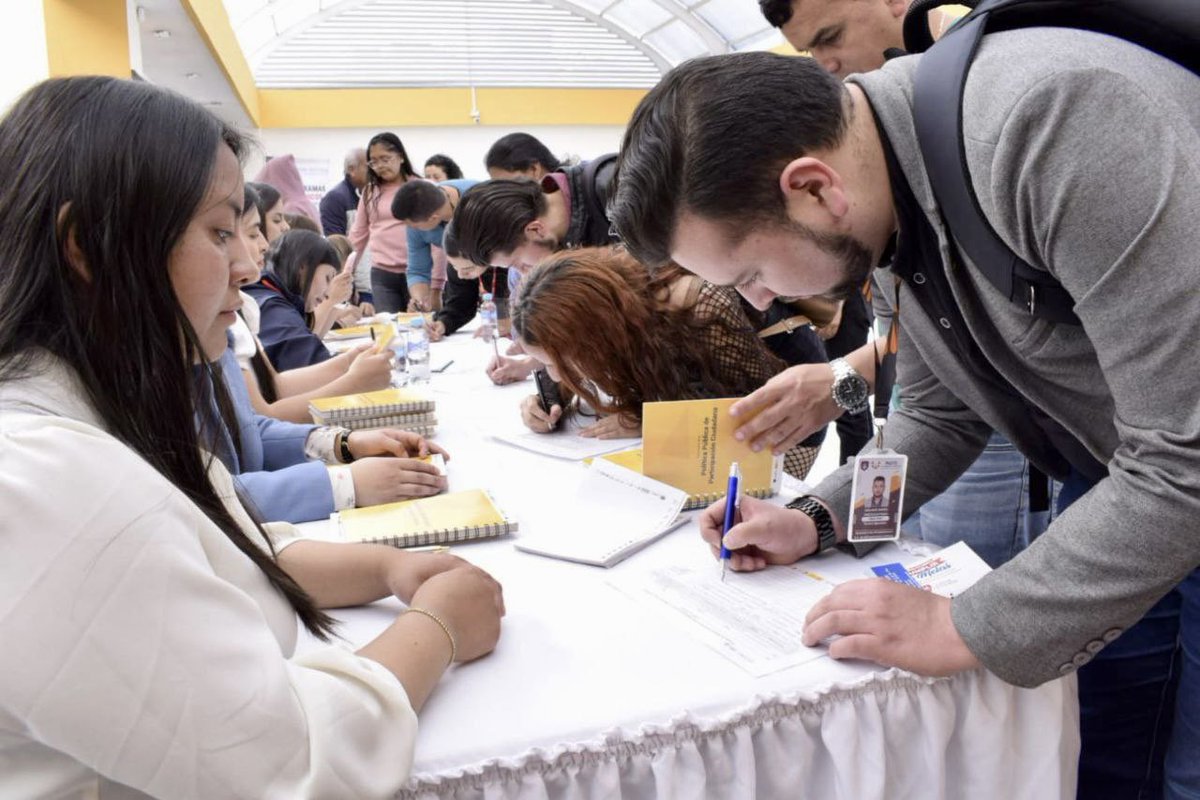 En #LaGranCapital promovemos espacios participativos para el desarrollo territorial.

Socializamos la formulación de la #PolíticaPúblicaDeParticipaciónCiudadana junto a la Secretaría #DesarrolloComunitario <a href="/UEenColombia/">Unión Europea en Colombia 🇪🇺</a> y <a href="/AECIDColombia/">AECID Colombia</a>, 

#FondoEuropeoParaLaPaz🇨🇴🕊️🇪🇺