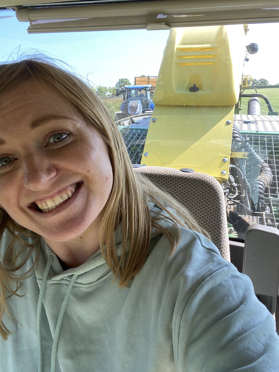 StillKara1's tweet photo. When you are lucky enough to have two farms on the family and the less crazy one letβs you join for silaging.
#atthefarm #silaging #forageharvester #farmjobs #silage #greatday https://t.co/OIGOZjD0Sp