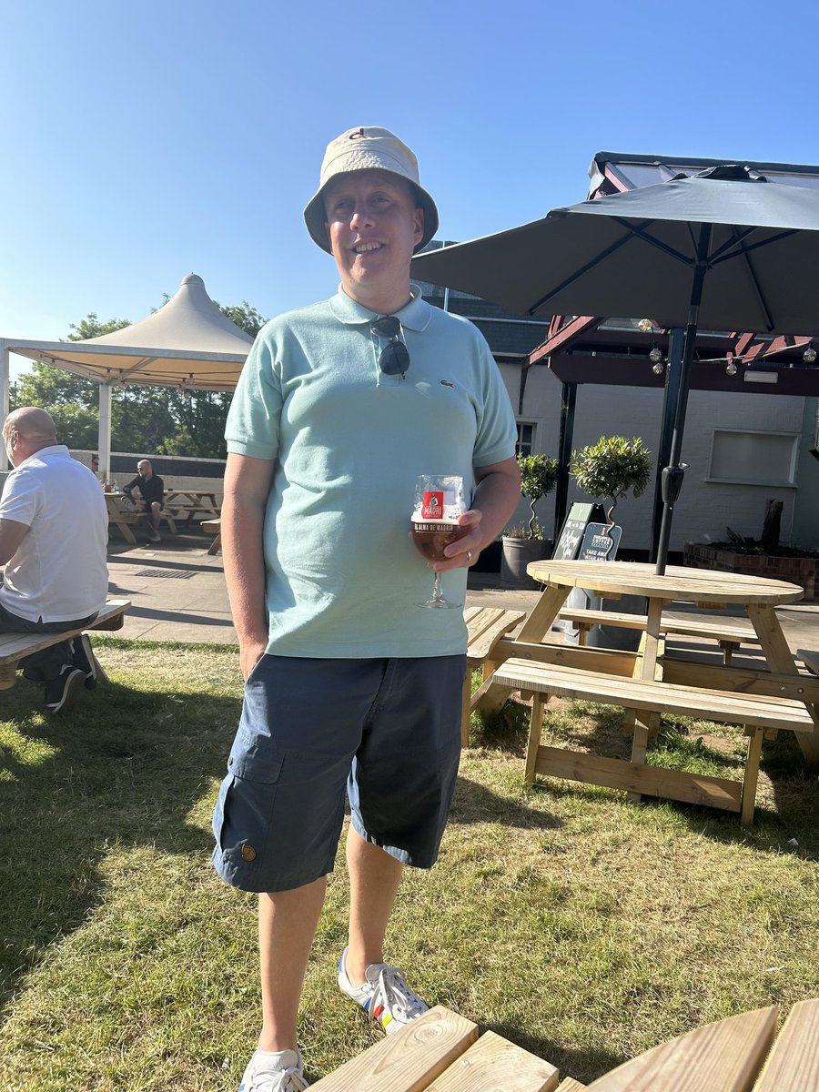 Repping the <a href="/daft_laddie/">Daft Laddie</a> bucket hat in the beer garden 🍺🍺