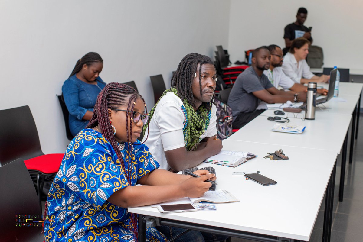 Togocreatif's tweet photo. RECAP
Jour 3/MASTER CLASS
La troisième master class avec Axel GUYOT s'est animée ce 2 juin au Goethe Institut autour du le financement international et les enjeux du scénario. Retour sur images
#TogoCreatif #FFETogo2023 #Cinema #UnionEuropeenneTogo #IFTogo #GoetheInstitutLome https://t.co/IzHyCKGQrB