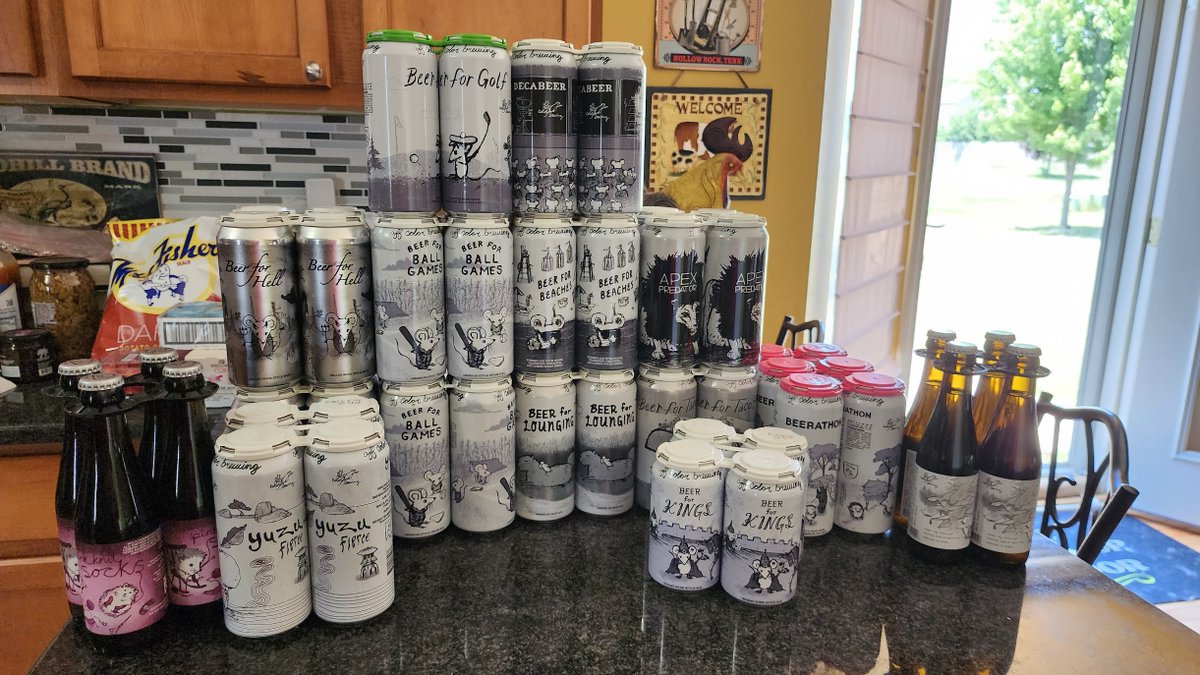 beckbjj's tweet photo. We traveled to the far off land of Illinois a couple days ago, to hit up Binny's for some @OffcolorBrewing. Here's my OCB haul, with and without #BeerCats. @CatsOnTap #BeerCat #Caturday #CatsOfTwitter https://t.co/ro2Yg6zb8K