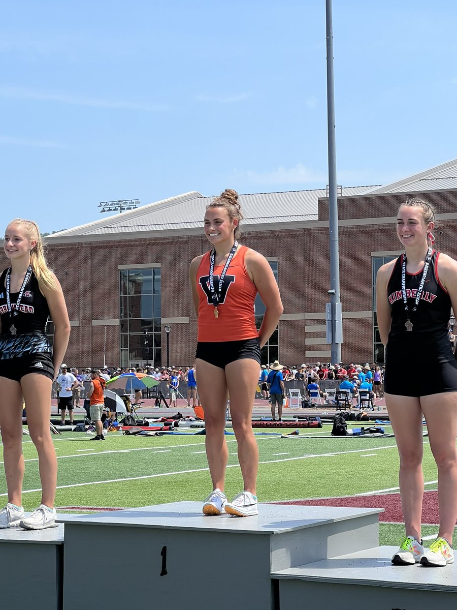 Eliza Aitken of West De Pere claims the Division 1 State Title in the girls’ pole vault with a clearance of 12’ #wiaatrack