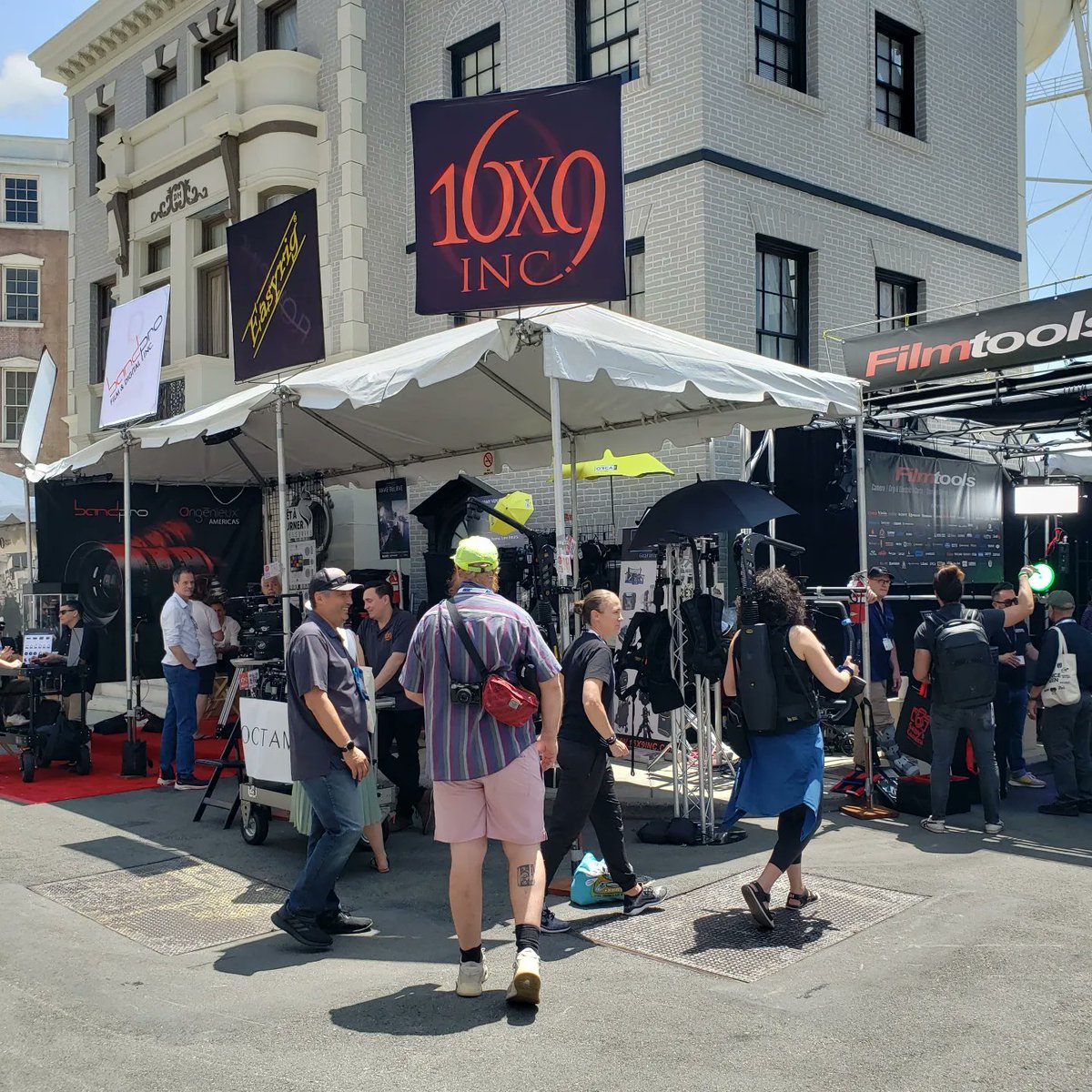 Day 1 of CineGear Expo L.A. was great! Thank you to all who came by our booth. Come and visit us for Day 2 at the Studios at Paramount 📽🎬
We are on the NY Streets - Outdoor at Booth 70  #easyrig #nogaarms #prêtàtourner #flowcine #orcabags #movcam #orcadslr #OCTAMASGear