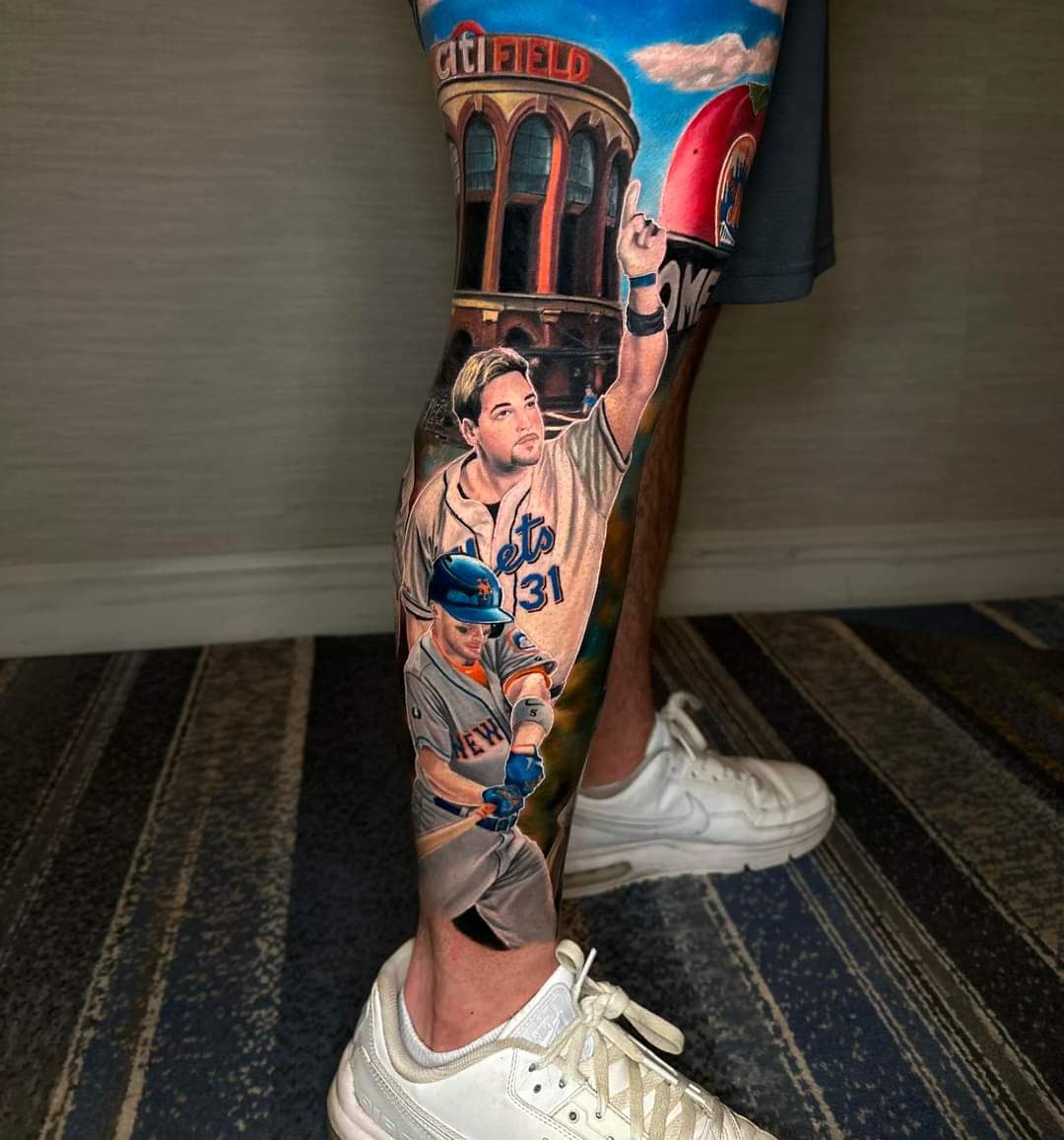 julsmegill's tweet photo. Whoever is the tattoo artist this gentleman has used is truly an artist.https://t.co/HCBZbSX60l https://t.co/jcZ05xzAXy
