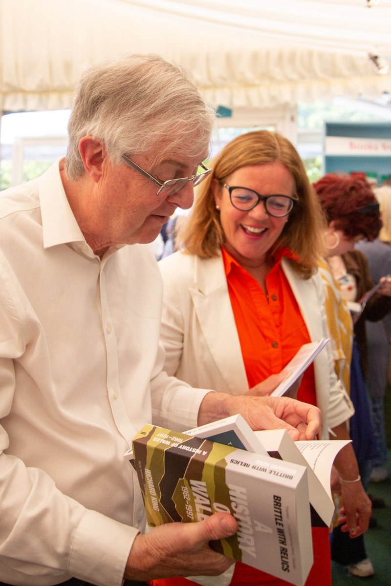 hayfestival tweet picture