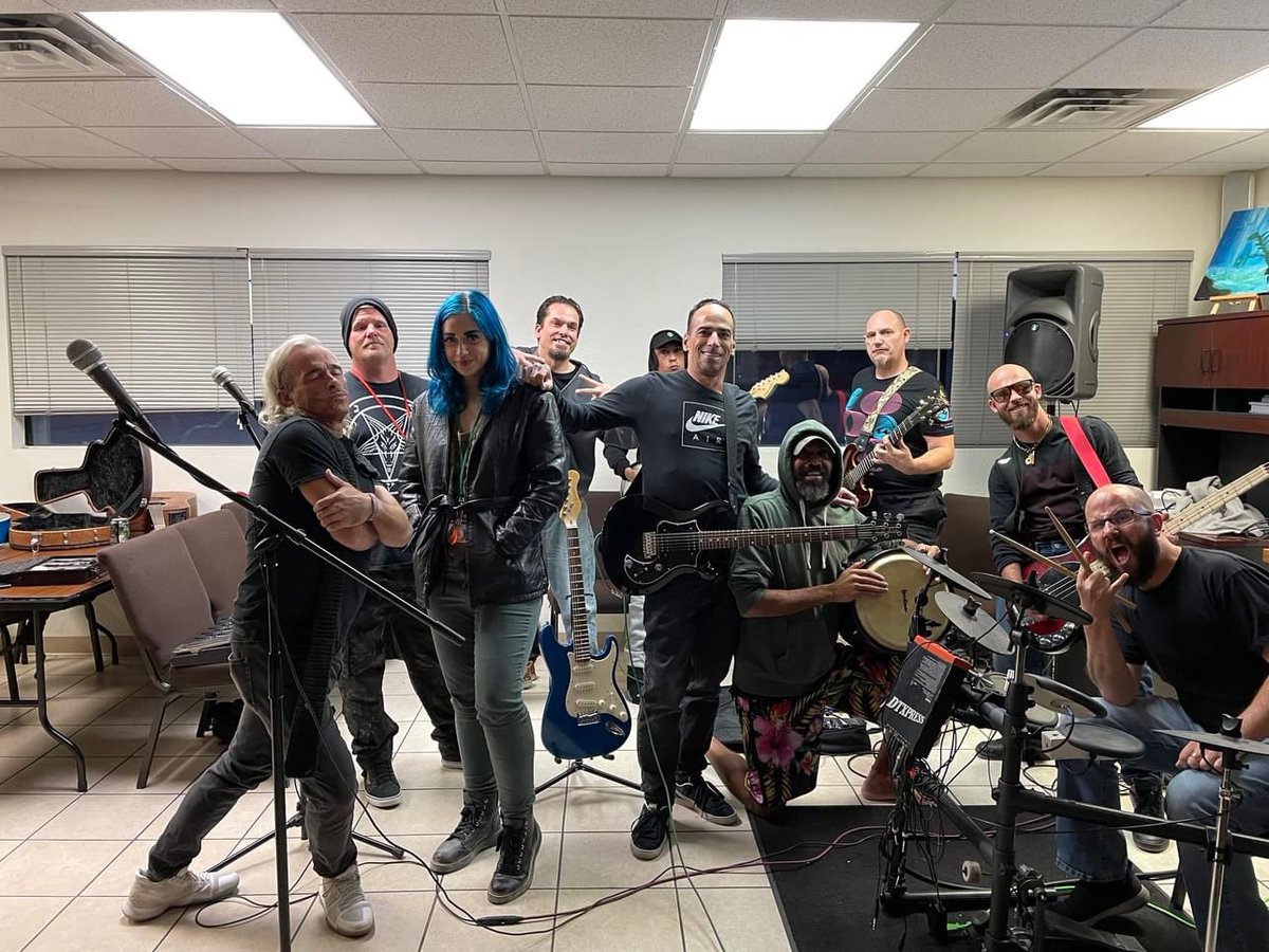 ForRecovery's tweet photo. Check out these amazing pictures from Recovery Band Camp! Join us Saturdays at 3:00 for this weekly jam sesh. No musical experience required 🎸🥁🎹
#RecoveryCurrent #recoverybandcamp #recovertogether #wedorecover #prss #livingproof #recoveryworks #sud #substanceusedisorder #recovery #addiction
