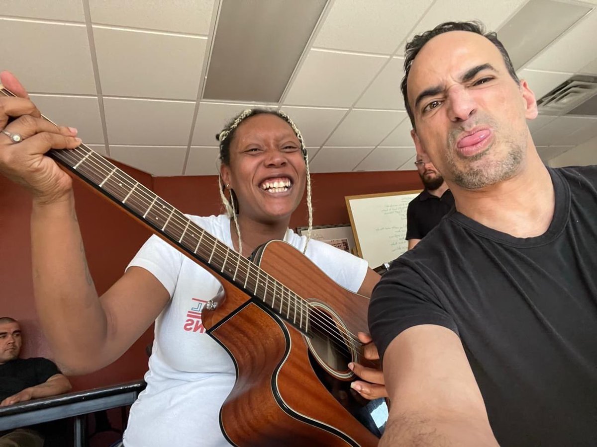 ForRecovery's tweet photo. Check out these amazing pictures from Recovery Band Camp! Join us Saturdays at 3:00 for this weekly jam sesh. No musical experience required 🎸🥁🎹
#RecoveryCurrent #recoverybandcamp #recovertogether #wedorecover #prss #livingproof #recoveryworks #sud #substanceusedisorder #recovery #addiction