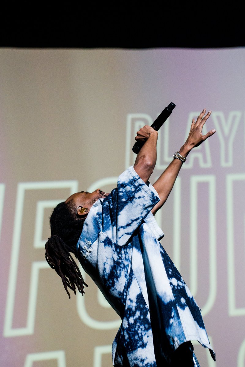 Luidji (<a href="/LuidjiAlexis/">Luidji</a>) lors de son premier Zénith de Paris. 🍿

IG: @/vu.par.jeunexx