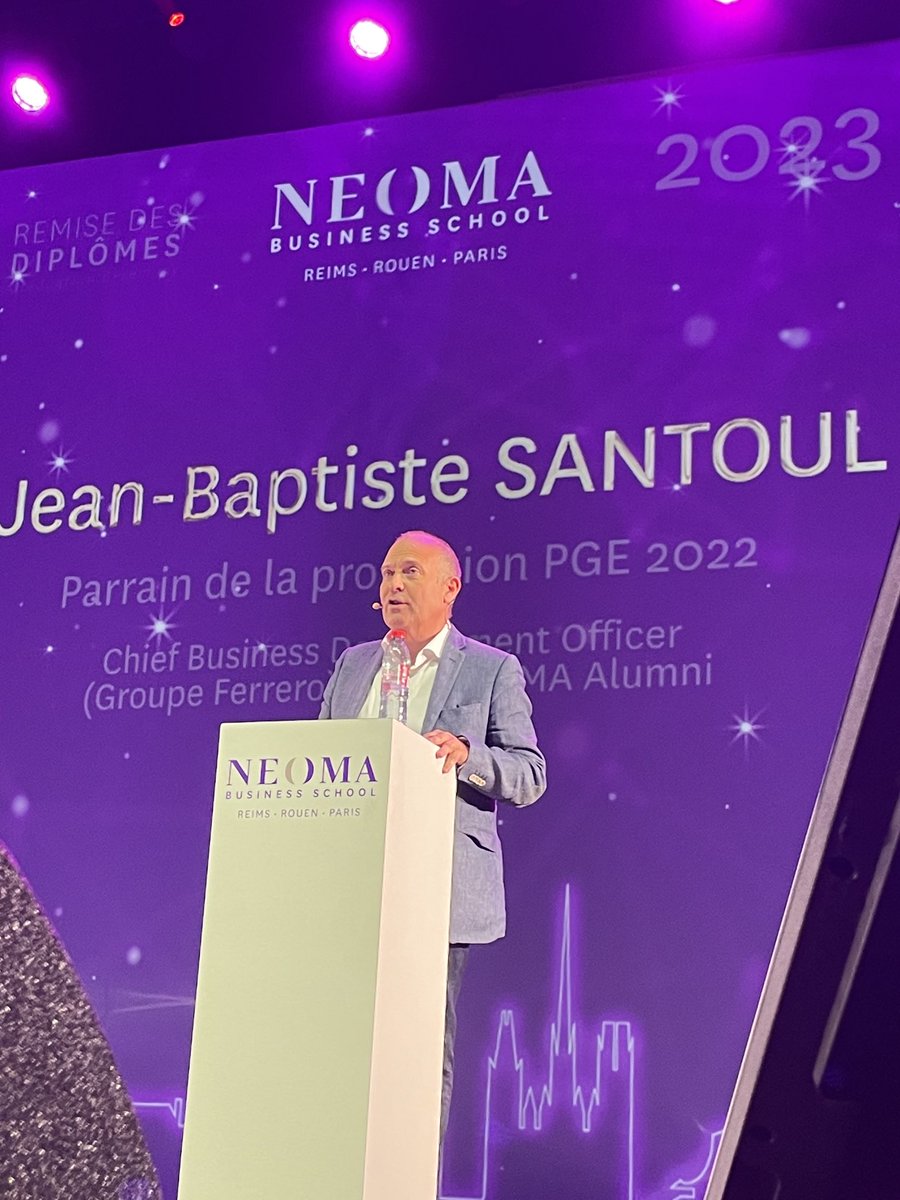 agnesflouquet's tweet photo. #graduationceremony ⁦@JBSantoul⁩ ⁦@NEOMA_Alumni⁩ promo 1992 parrain de la promo 2022 - 30 ans plus tard - le même esprit les mêmes valeurs - neoma un jour neoma toujours #wearefamily https://t.co/wezm6rBH5X