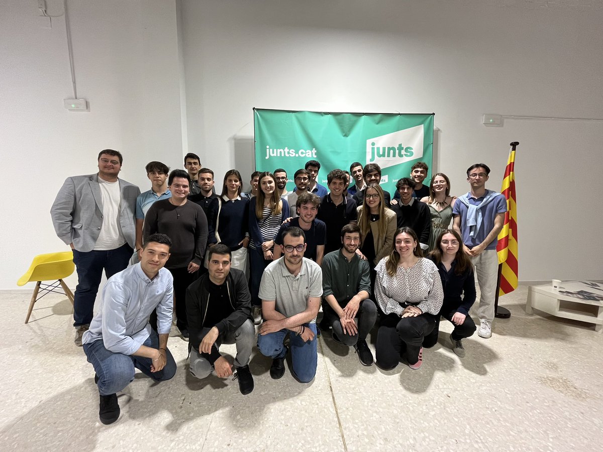 jncmaresme's tweet photo. ➡️Ahir la @jncmaresme  va assistir a l'Assemblea de @JNCVegcBCN - @JNCatalunya  que es va celebrar a Sant Quirze del Vallès.

📃Vam debatre i vam marcar posicionament als textos del proper Consell Nacional.

Agraïm la presència de la @miriamcasaramon, @jrcasals i @loRibesdeLleida https://t.co/S3h1ouT0t9