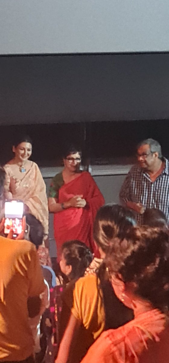ARCHITECTCTS's tweet photo. @KGunedited @utterlyChurni @JayaAhsan2 #ardhangini 
Aj mon bhore gelo.. storytelling.. acting just onoboddo..world class #classicrock .. apnader hotah asa ta onek ta megh na chite bristi https://t.co/tbgvd6R9Ba
