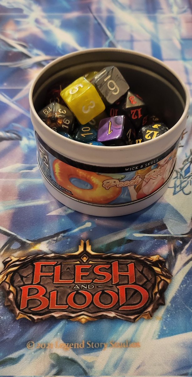 Jumbo_Chihuahua's tweet photo. When done burning your @wickandskull candles, you use the empty tin that still smells like peaches for your dice at the @fabtcg road to nationals event! 🍑😁 https://t.co/dxgEsufXaF