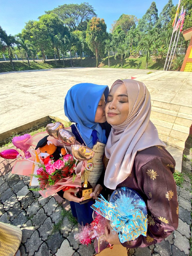 lvqzyyuunnn's tweet image. congratulations to myself !achievements in academics and other fields during my primary school i have no doubt that i will continue to do the best in secondary school , i will keep up the good work and hope i&apos;ll never give up on my dreams to success .

#batch10 #form1