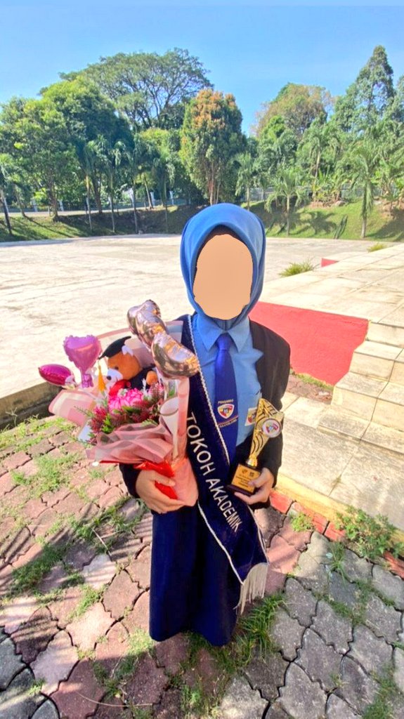 lvqzyyuunnn's tweet image. congratulations to myself !achievements in academics and other fields during my primary school i have no doubt that i will continue to do the best in secondary school , i will keep up the good work and hope i&apos;ll never give up on my dreams to success .

#batch10 #form1