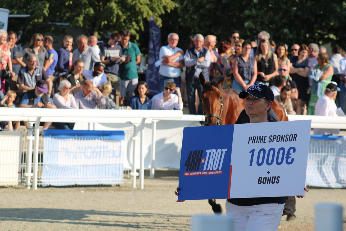 Début des enchères <a href="/ArqanaTrot/">ARQANA Trot</a> à <a href="/DuMeslay/">Hippodrome Meslay du Maine</a>. 
En direct ! arqana-trot.com/live/index.php…