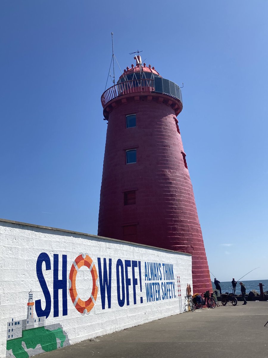 ivanabacik's tweet photo. A highlight of the day.. after our great @DublinPortCo lighthouse tour & @HalfMoonSWPC swim today, it was a real treat to meet Roco the parrot at the #MrHobbs van #SouthWall #Poolbeg https://t.co/VN1fRKh6pO