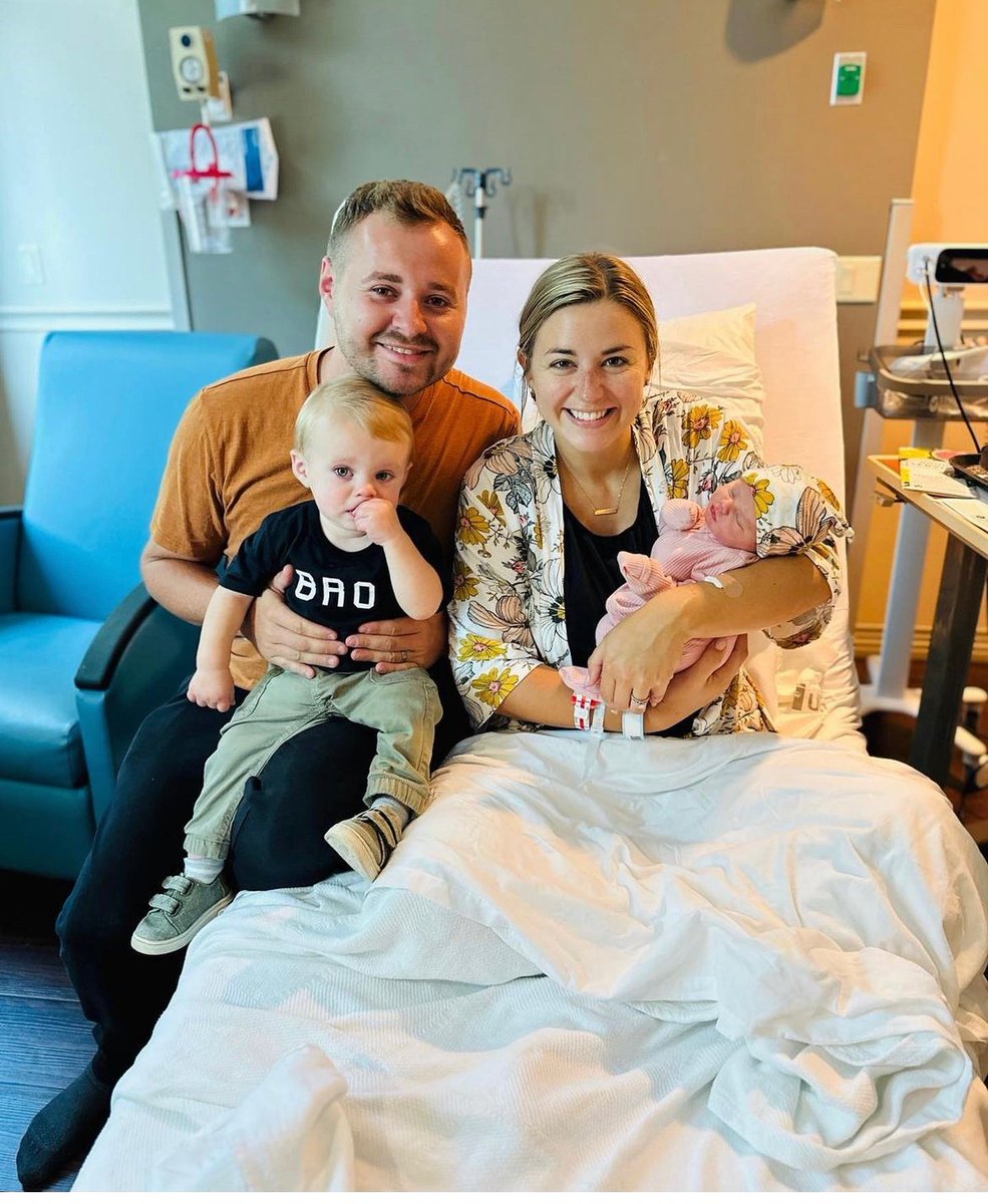 Duggar Sisters tweet media