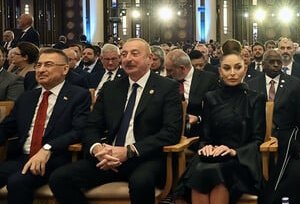 Ermenistan Başbakanı Paşinyan'ı yemin ettiği salona kadar getirip Azerbaycan Cumhurbaşkanı Aliyev'in tam arkasına oturtan adamın milliyetçiliğini, seçim sürecinde elinde oyuncak mayınla gezen hiçişleri bakanı karakterin milliyetçiliğiyle yarıştırdılar. 
Sonuç ortada...