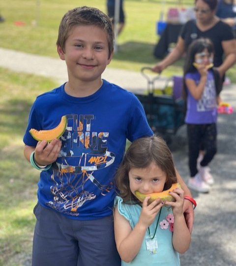Lots of families at the Free Summer Meals Kickoff event at Veterans Memorial Park! Kids 0-18 got a free meal from our On Point food truck, which will be back at the Park most Mondays-Thursdays from 12:30-1 with free meals for kids. More meal sites/times at yourchoicefresh.com