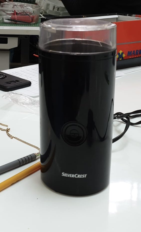 TTownIlford's tweet photo. Some of our repairs today: drill, clock, grinder, worn jeans, tracksuit trousers . Next #repair cafe is 1st July.  We need your repairs to keep the team busy and show love to our stuff. @redbridgecvs @RedbridgeLibs. Also recognising poverty  @RAMFELCharity @Frenford_Clubs https://t.co/XdnXLgyUWx